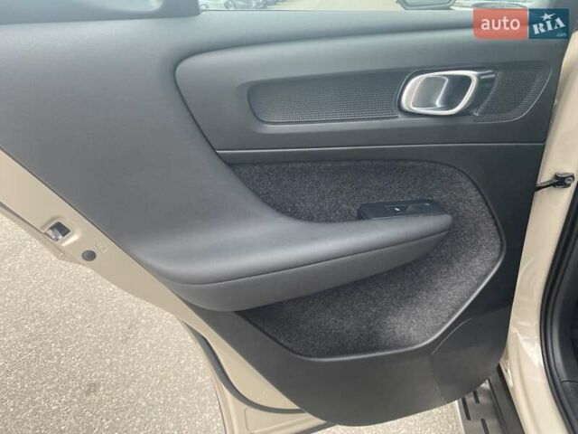 Бежевий Вольво XC40, об'ємом двигуна 1.97 л та пробігом 22 тис. км за 46020 $, фото 17 на Automoto.ua