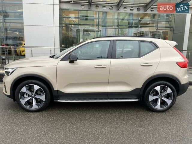 Бежевый Вольво XC40, объемом двигателя 1.97 л и пробегом 7 тыс. км за 46950 $, фото 2 на Automoto.ua