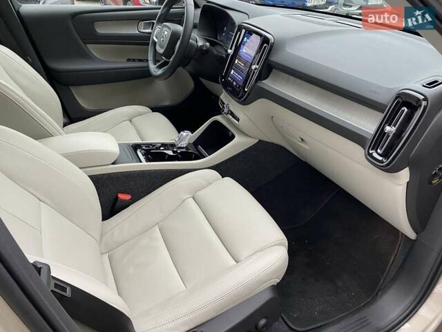 Бежевый Вольво XC40, объемом двигателя 1.97 л и пробегом 7 тыс. км за 46950 $, фото 18 на Automoto.ua