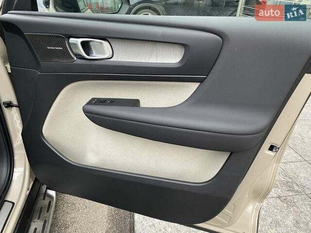 Бежевый Вольво XC40, объемом двигателя 1.97 л и пробегом 7 тыс. км за 46950 $, фото 13 на Automoto.ua