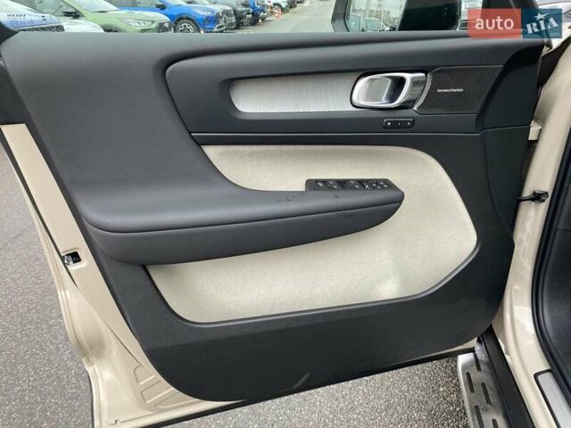 Бежевый Вольво XC40, объемом двигателя 1.97 л и пробегом 7 тыс. км за 46950 $, фото 8 на Automoto.ua