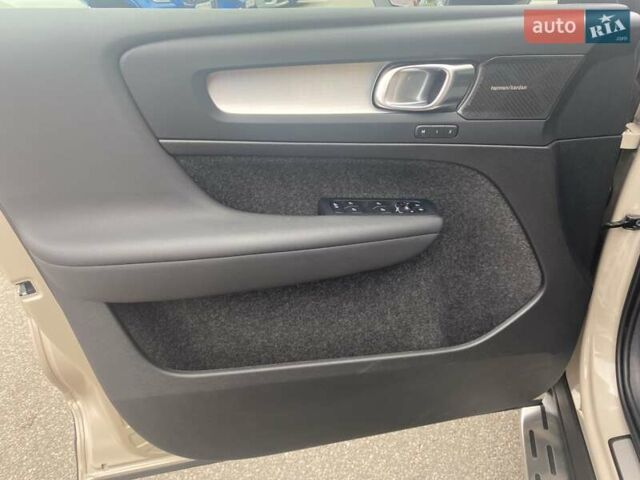 Бежевий Вольво XC40, об'ємом двигуна 1.97 л та пробігом 22 тис. км за 46020 $, фото 15 на Automoto.ua