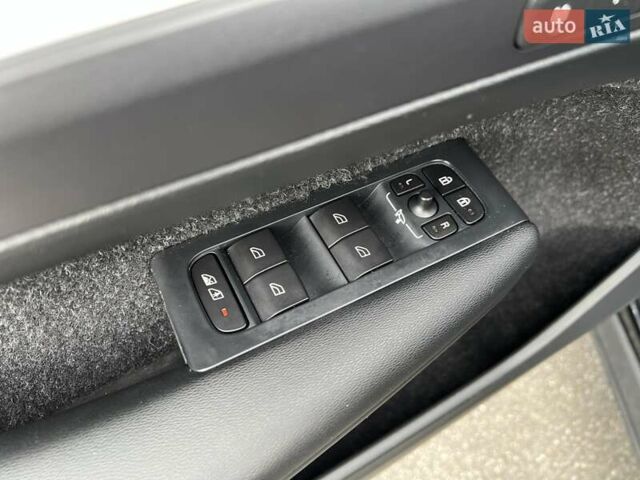 Черный Вольво XC40, объемом двигателя 1.97 л и пробегом 213 тыс. км за 21999 $, фото 17 на Automoto.ua