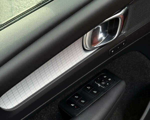 Черный Вольво XC40, объемом двигателя 2 л и пробегом 111 тыс. км за 22000 $, фото 21 на Automoto.ua