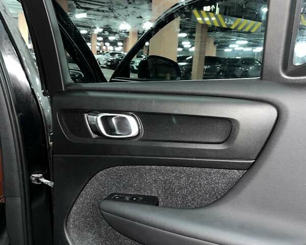 Черный Вольво XC40, объемом двигателя 1.97 л и пробегом 148 тыс. км за 23900 $, фото 52 на Automoto.ua