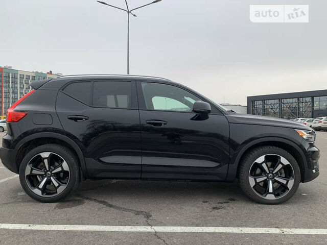 Чорний Вольво XC40, об'ємом двигуна 1.97 л та пробігом 59 тис. км за 28000 $, фото 2 на Automoto.ua