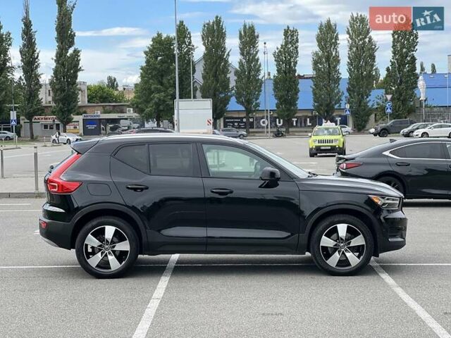Черный Вольво XC40, объемом двигателя 1.97 л и пробегом 213 тыс. км за 21999 $, фото 3 на Automoto.ua