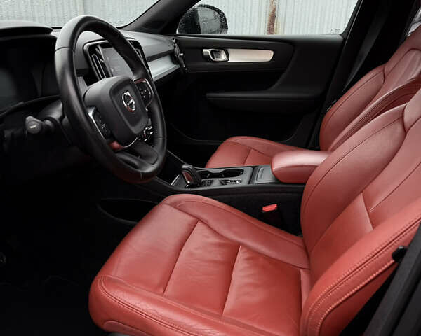 Черный Вольво XC40, объемом двигателя 2 л и пробегом 111 тыс. км за 22000 $, фото 16 на Automoto.ua