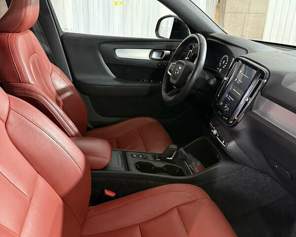 Черный Вольво XC40, объемом двигателя 2 л и пробегом 111 тыс. км за 22300 $, фото 16 на Automoto.ua