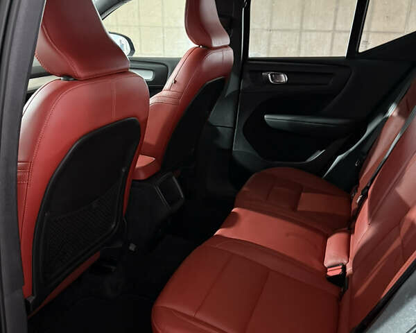 Черный Вольво XC40, объемом двигателя 2 л и пробегом 111 тыс. км за 22300 $, фото 12 на Automoto.ua