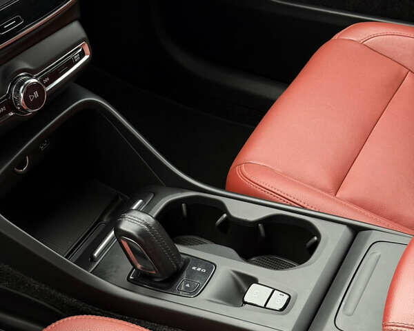 Черный Вольво XC40, объемом двигателя 2 л и пробегом 111 тыс. км за 22000 $, фото 18 на Automoto.ua