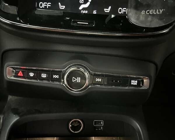 Черный Вольво XC40, объемом двигателя 1.97 л и пробегом 148 тыс. км за 23900 $, фото 40 на Automoto.ua