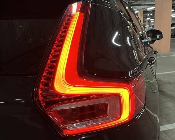 Черный Вольво XC40, объемом двигателя 1.97 л и пробегом 148 тыс. км за 23900 $, фото 17 на Automoto.ua