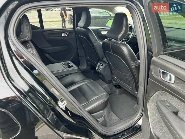 Черный Вольво XC40, объемом двигателя 1.97 л и пробегом 213 тыс. км за 21999 $, фото 31 на Automoto.ua