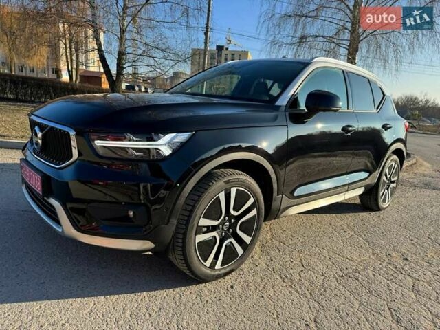 Черный Вольво XC40, объемом двигателя 1.97 л и пробегом 192 тыс. км за 26777 $, фото 1 на Automoto.ua