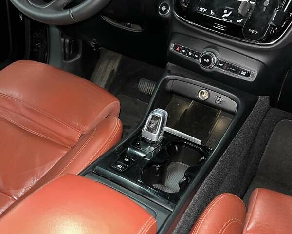 Черный Вольво XC40, объемом двигателя 1.97 л и пробегом 148 тыс. км за 23900 $, фото 45 на Automoto.ua