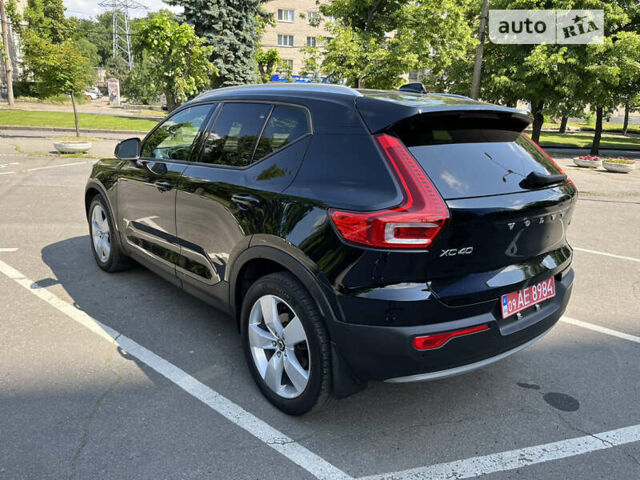 Черный Вольво XC40, объемом двигателя 2 л и пробегом 80 тыс. км за 27900 $, фото 2 на Automoto.ua