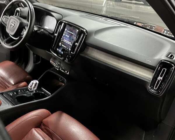 Черный Вольво XC40, объемом двигателя 1.97 л и пробегом 148 тыс. км за 23900 $, фото 37 на Automoto.ua
