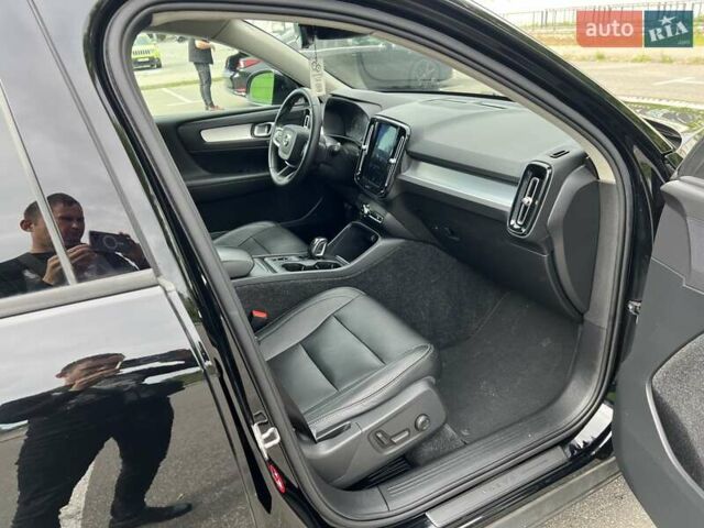 Черный Вольво XC40, объемом двигателя 1.97 л и пробегом 213 тыс. км за 21999 $, фото 33 на Automoto.ua