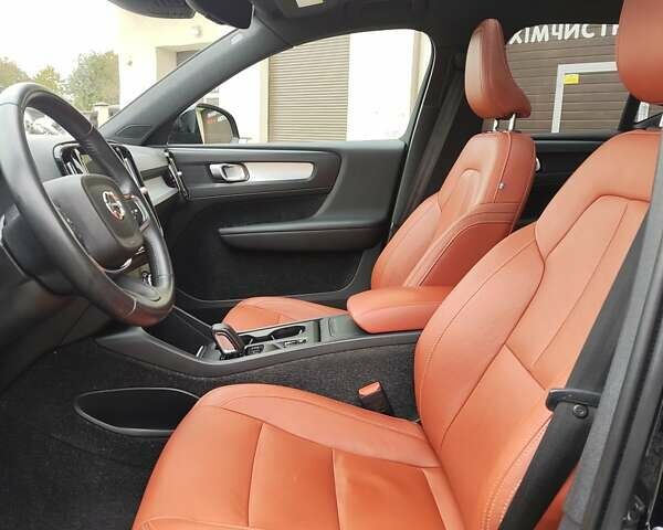 Вольво XC40 2019 в Львове на Automoto.ua Черный Вольво XC40, объемом двигателя 2 л и пробегом 149 тыс. км за 22900 $, фото 14 на Automoto.ua