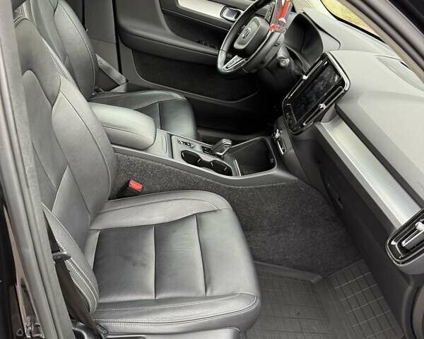 Черный Вольво XC40, объемом двигателя 1.97 л и пробегом 78 тыс. км за 27100 $, фото 14 на Automoto.ua