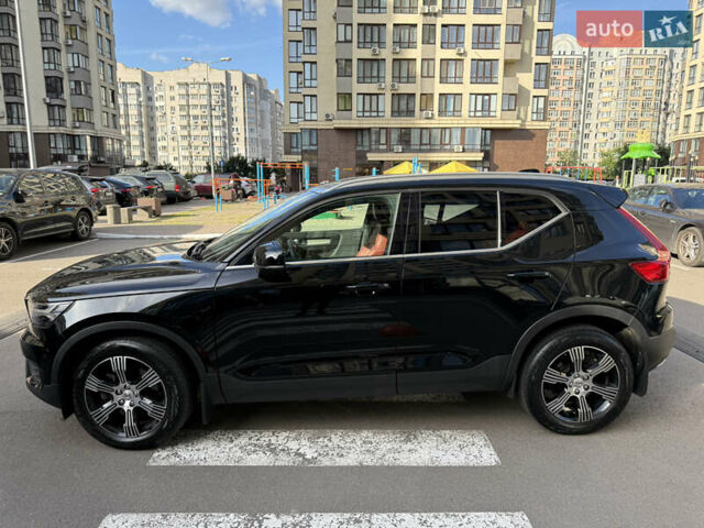 Черный Вольво XC40, объемом двигателя 1.97 л и пробегом 82 тыс. км за 35000 $, фото 2 на Automoto.ua