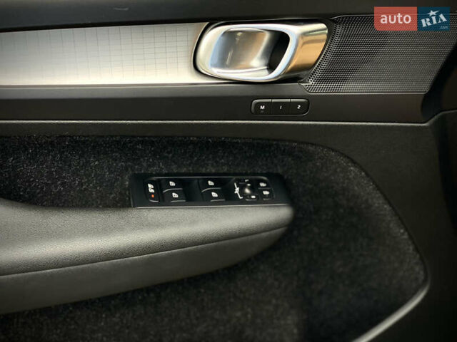 Черный Вольво XC40, объемом двигателя 1.97 л и пробегом 73 тыс. км за 24500 $, фото 10 на Automoto.ua