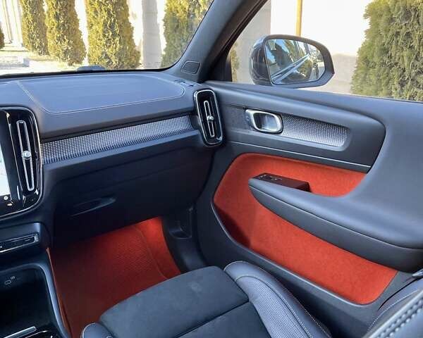 Черный Вольво XC40, объемом двигателя 0 л и пробегом 77 тыс. км за 28800 $, фото 43 на Automoto.ua
