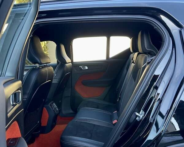 Черный Вольво XC40, объемом двигателя 0 л и пробегом 77 тыс. км за 28800 $, фото 45 на Automoto.ua