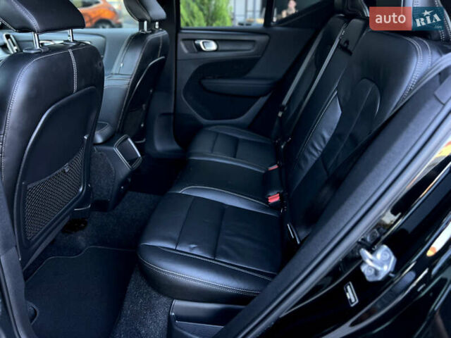 Черный Вольво XC40, объемом двигателя 2 л и пробегом 17 тыс. км за 21900 $, фото 7 на Automoto.ua