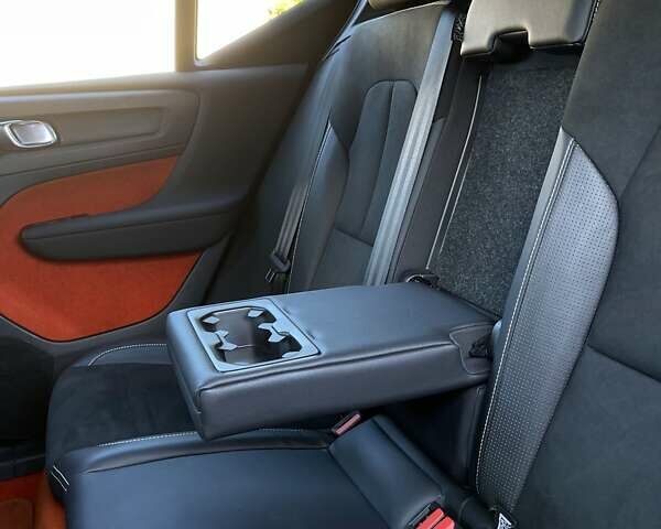 Черный Вольво XC40, объемом двигателя 0 л и пробегом 77 тыс. км за 28800 $, фото 49 на Automoto.ua