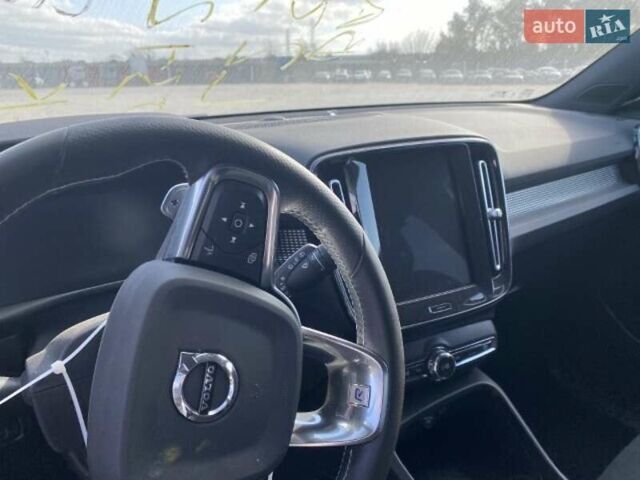 Черный Вольво XC40, объемом двигателя 2 л и пробегом 74 тыс. км за 18800 $, фото 12 на Automoto.ua