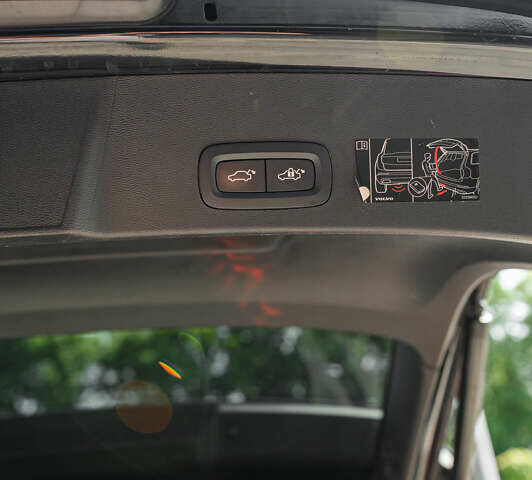 Черный Вольво XC40, объемом двигателя 1.97 л и пробегом 235 тыс. км за 24390 $, фото 36 на Automoto.ua