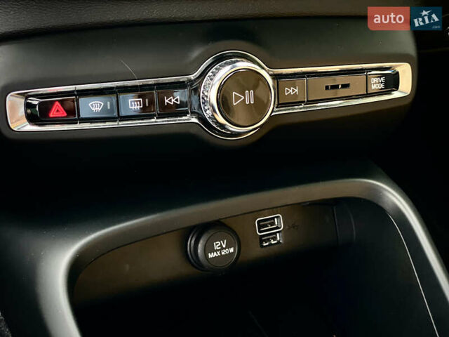 Черный Вольво XC40, объемом двигателя 1.97 л и пробегом 73 тыс. км за 24500 $, фото 16 на Automoto.ua