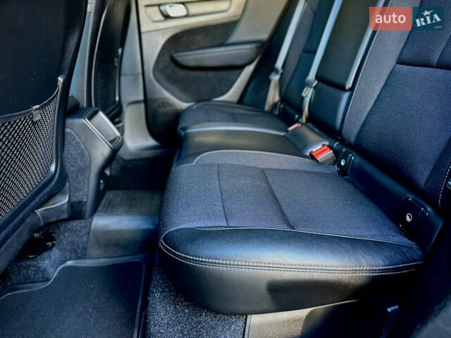 Черный Вольво XC40, объемом двигателя 1.97 л и пробегом 143 тыс. км за 19000 $, фото 18 на Automoto.ua