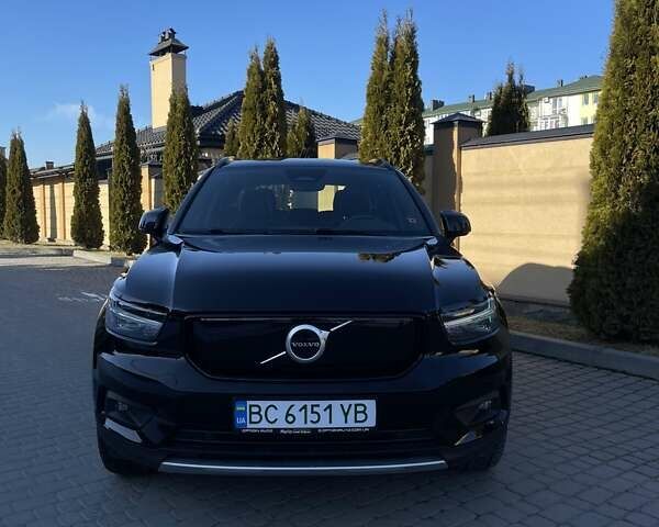 Черный Вольво XC40, объемом двигателя 0 л и пробегом 77 тыс. км за 28800 $, фото 2 на Automoto.ua