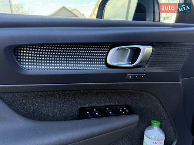 Черный Вольво XC40, объемом двигателя 0 л и пробегом 140 тыс. км за 24300 $, фото 45 на Automoto.ua