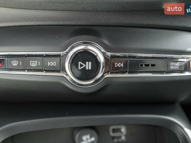 Черный Вольво XC40, объемом двигателя 1.97 л и пробегом 235 тыс. км за 24390 $, фото 30 на Automoto.ua