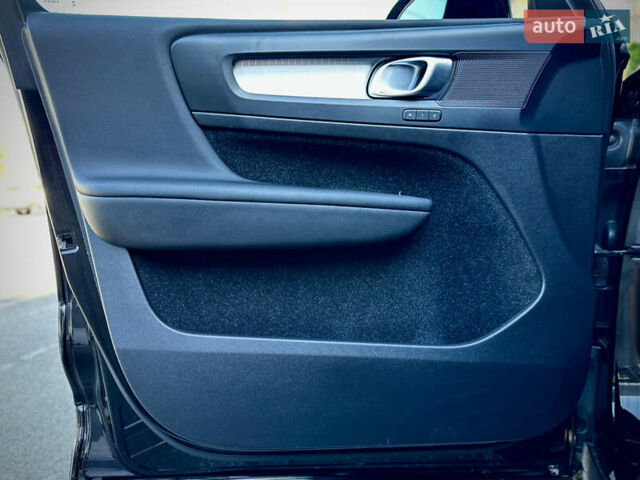 Черный Вольво XC40, объемом двигателя 1.97 л и пробегом 143 тыс. км за 19000 $, фото 15 на Automoto.ua