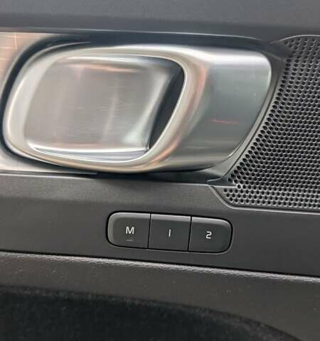 Черный Вольво XC40, объемом двигателя 1.97 л и пробегом 233 тыс. км за 26100 $, фото 33 на Automoto.ua