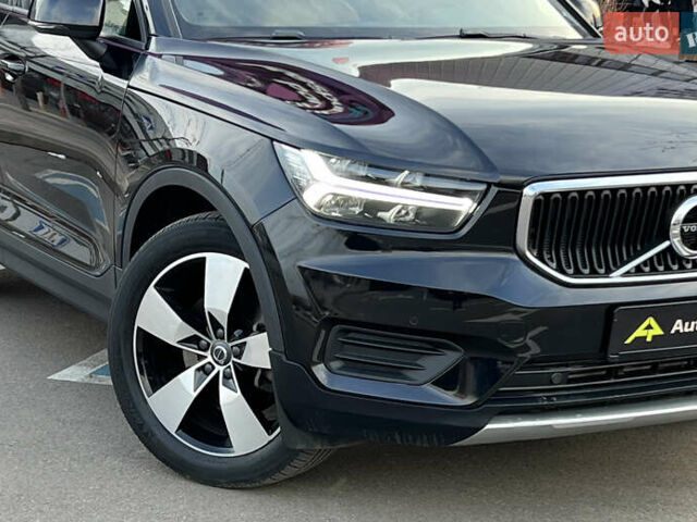 Чорний Вольво XC40, об'ємом двигуна 1.97 л та пробігом 73 тис. км за 24750 $, фото 2 на Automoto.ua