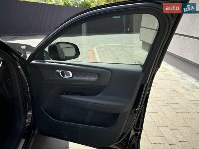 Черный Вольво XC40, объемом двигателя 0 л и пробегом 136 тыс. км за 24900 $, фото 17 на Automoto.ua