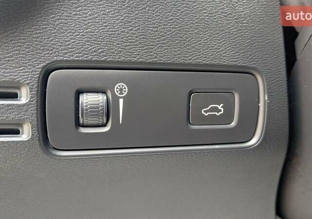 Черный Вольво XC40, объемом двигателя 1.97 л и пробегом 233 тыс. км за 26100 $, фото 65 на Automoto.ua