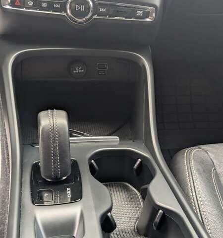 Черный Вольво XC40, объемом двигателя 1.97 л и пробегом 233 тыс. км за 26100 $, фото 31 на Automoto.ua