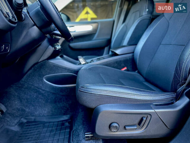 Черный Вольво XC40, объемом двигателя 1.97 л и пробегом 143 тыс. км за 19000 $, фото 16 на Automoto.ua