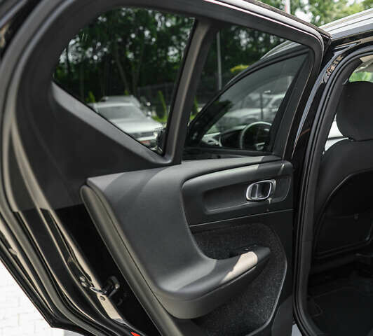 Черный Вольво XC40, объемом двигателя 1.97 л и пробегом 235 тыс. км за 24390 $, фото 35 на Automoto.ua