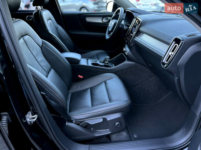 Черный Вольво XC40, объемом двигателя 2 л и пробегом 17 тыс. км за 21900 $, фото 26 на Automoto.ua