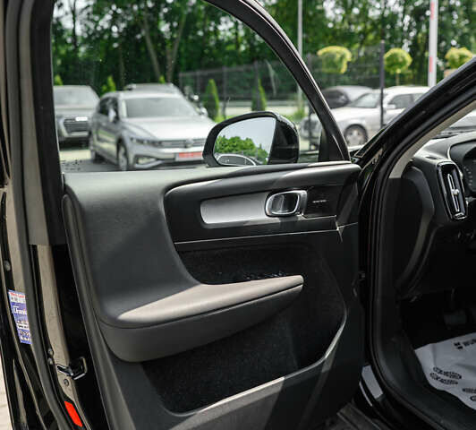 Черный Вольво XC40, объемом двигателя 1.97 л и пробегом 235 тыс. км за 24990 $, фото 33 на Automoto.ua