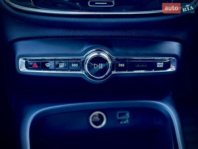 Черный Вольво XC40, объемом двигателя 1.97 л и пробегом 143 тыс. км за 19000 $, фото 37 на Automoto.ua