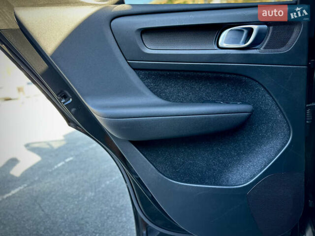Черный Вольво XC40, объемом двигателя 1.97 л и пробегом 143 тыс. км за 19000 $, фото 17 на Automoto.ua